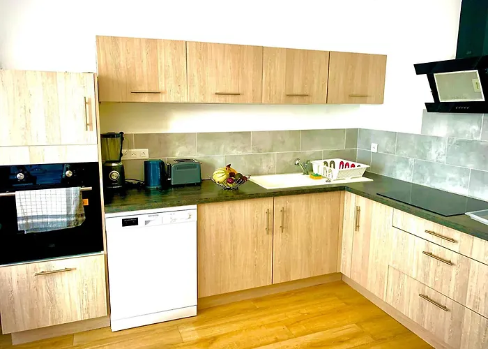 L Indemodable Renove Spacieux Et Lumineux Avec 2 Chambres